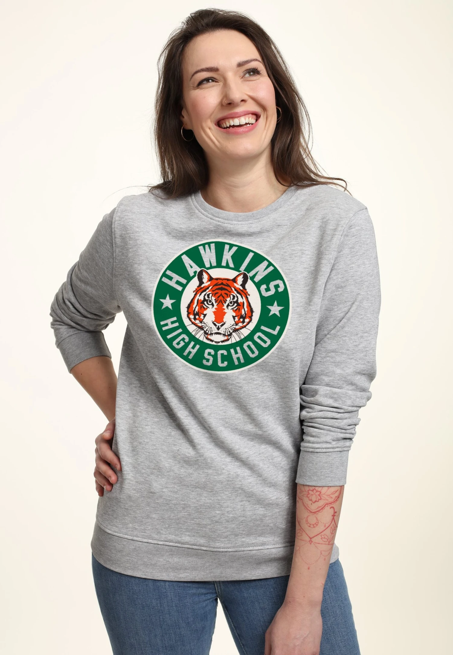 Henry Tiger Stranger Things Hawkins High Tiger Emblem - Sweater - Heather Grey - Afbeelding 3