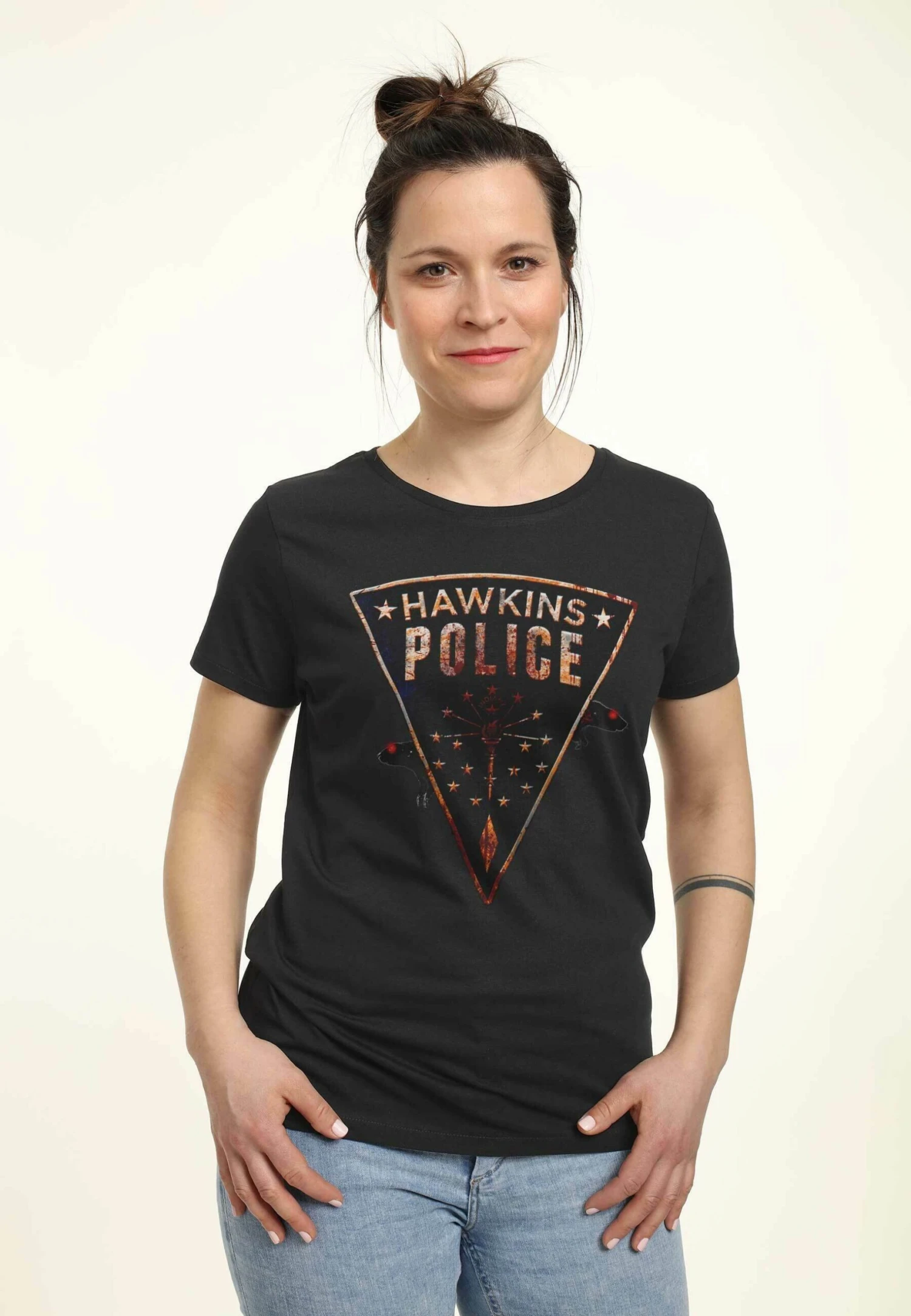 Henry Tiger Stranger Things Hawkins Police Rats - T-Shirt Print - Black - Afbeelding 3